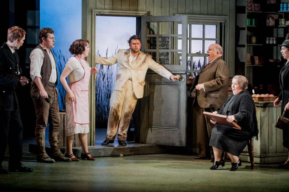 Andri Bjorn Robertsson - Superintendent Budd | Timothy Nelson - Sid | Kitty Whatley - Nancy | Richard Pinkstone - Albert Herring | Adrian Thompson - Mr Upfold | Kathleen Wilkinson - Mrs Herring | Anna Gillingham - Miss Wordsworth | Photo © Robert Workman}