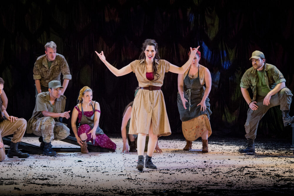 Na'ama Goldman - Carmen | The Grange Festival Chorus | Photo © Robert Workman}