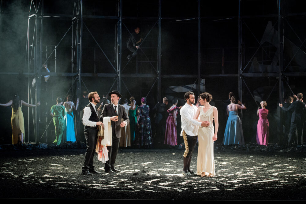 The Grange Festival Chorus | Thiago Matos - Le Dancaire | Christophe Poncet de Solages - Le Remendado | Leonardo Capalbo - Don Jose | Philip Rhodes - Escamillo | Na'ama Goldman - Carmen | Photo © Robert Workman}