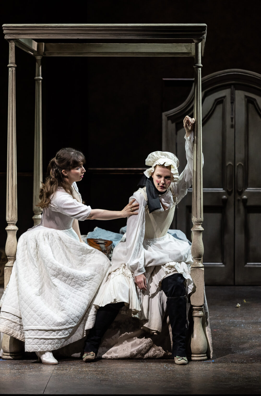 Wallis Giunta -  Cherubino | Simona Mihai  - Countess Photo © Clive Barda}